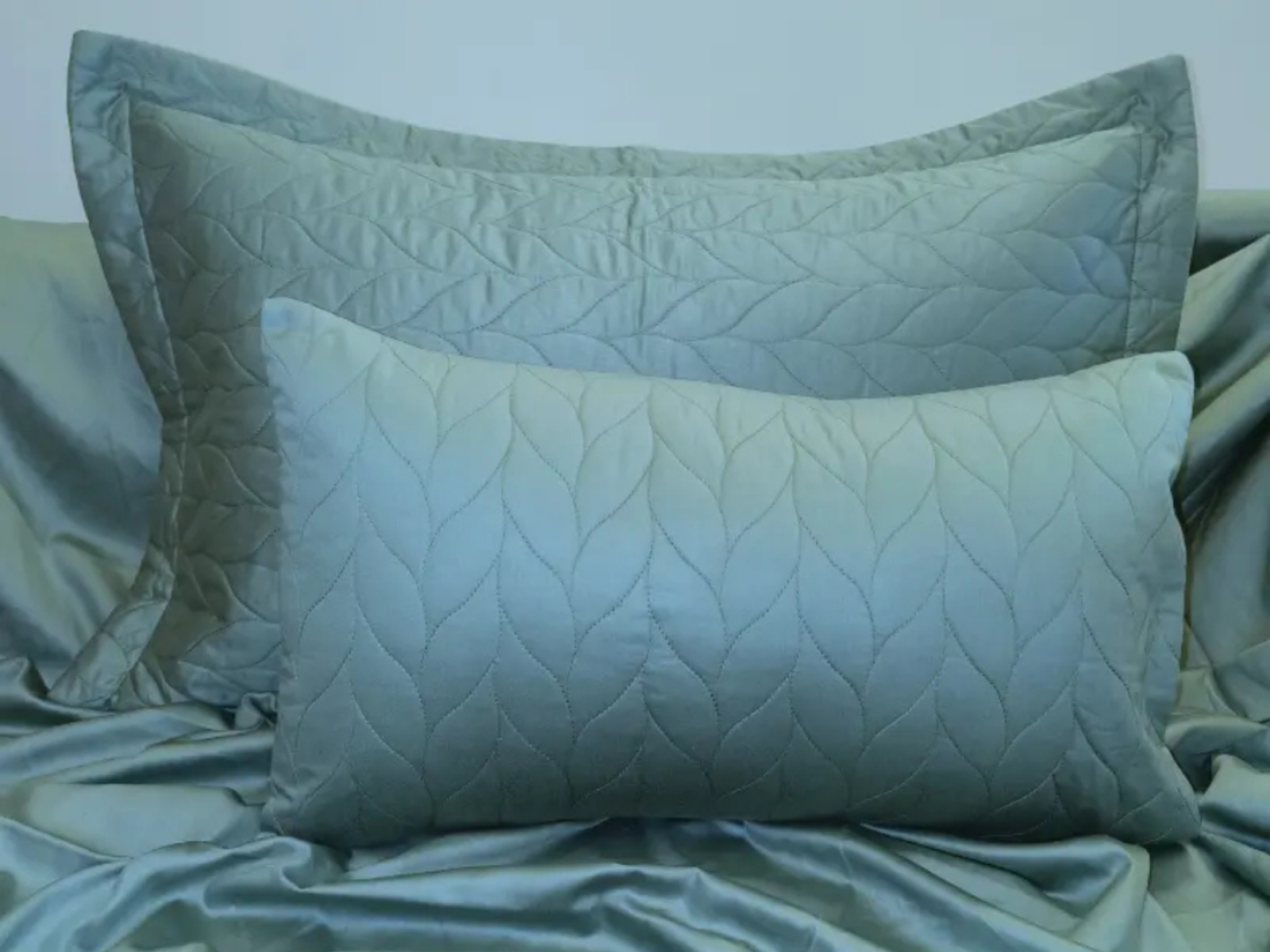300 TC, Solid, Tea Green, 100% Cotton King Size Bedsheet with Quilted Pillow