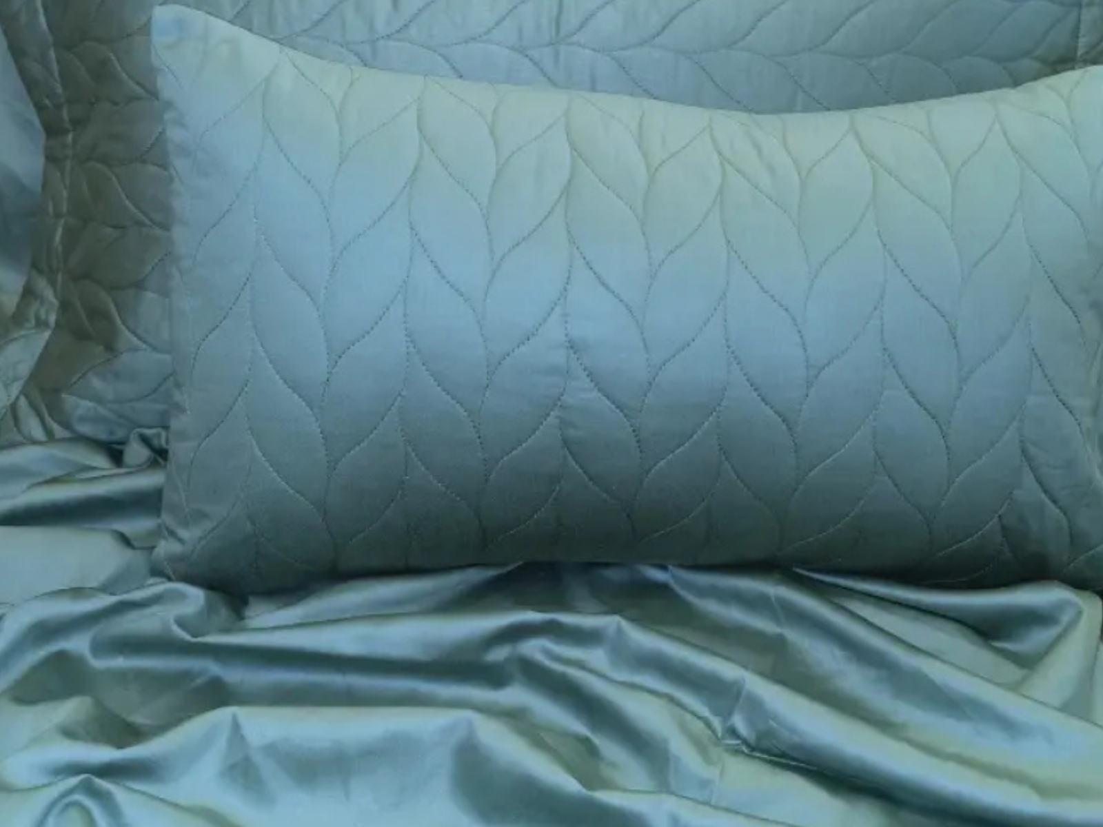 300 TC, Solid, Tea Green, 100% Cotton King Size Bedsheet with Quilted Pillow