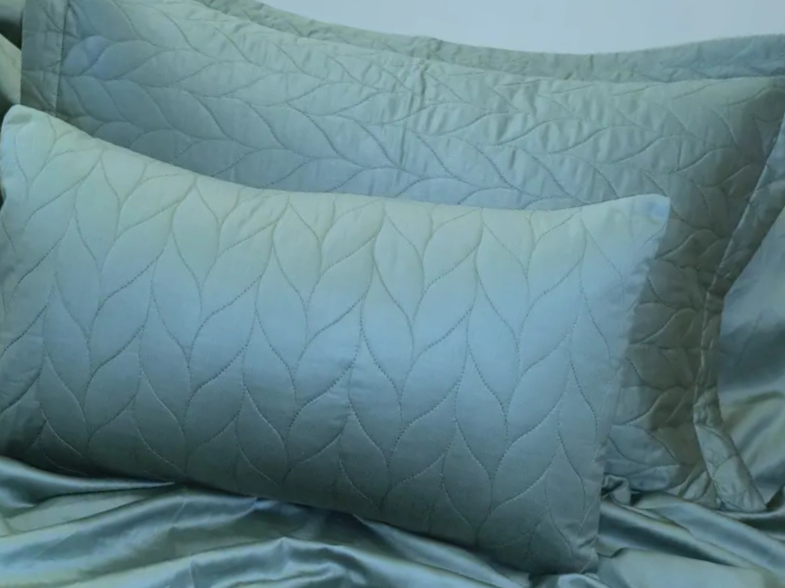 300 TC, Solid, Tea Green, 100% Cotton King Size Bedsheet with Quilted Pillow